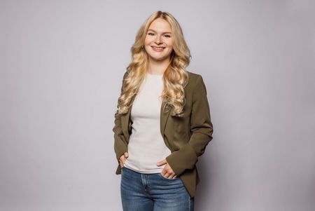 Auf dem Bild ist die Mitarbeiterin Sophie Angermann zu sehen