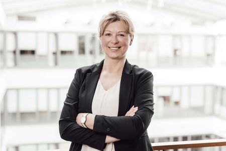 Auf dem Bild ist die Mitarbeiterin Manuela Laqua zu sehen